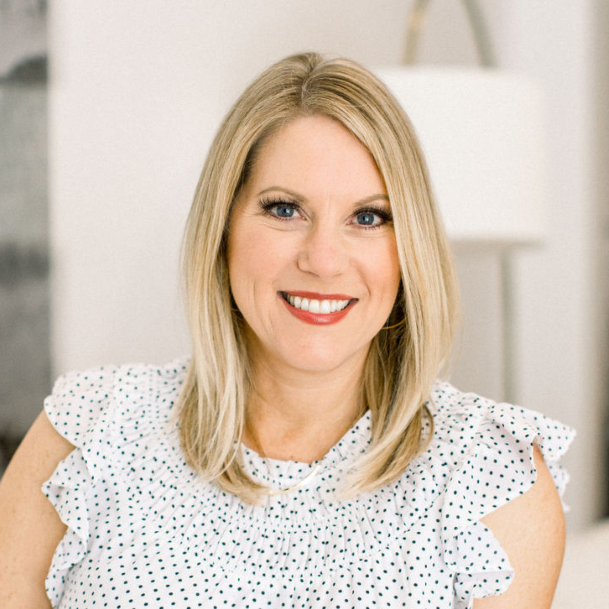 Headshot of Brooke, Founder of The Tooth Fairy Flylight
